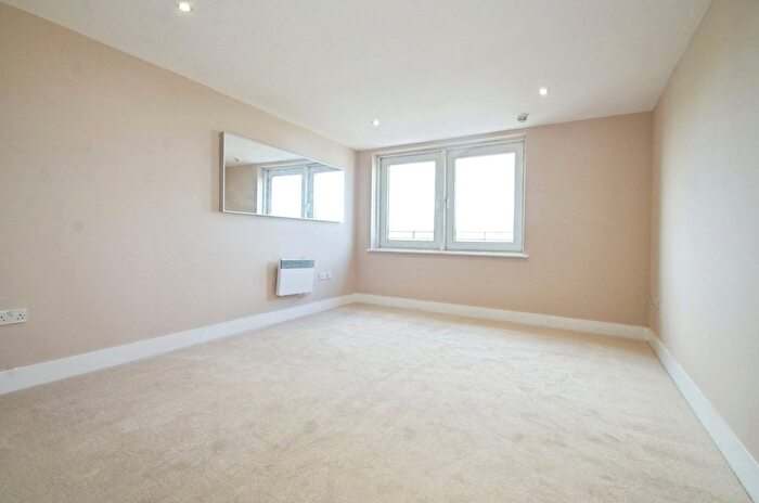 1 Bedroom Flat For Sale In Jones Point House, Ferry Court, Cardiff, CF11