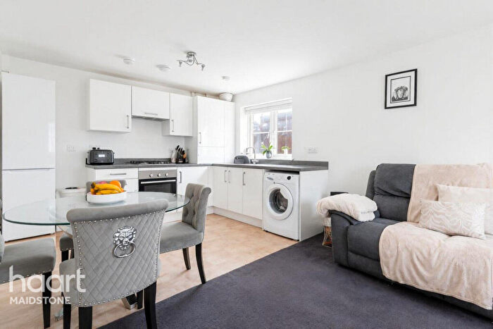 2 Bedroom Coach House For Sale In Latter Road, Maidstone, ME17
