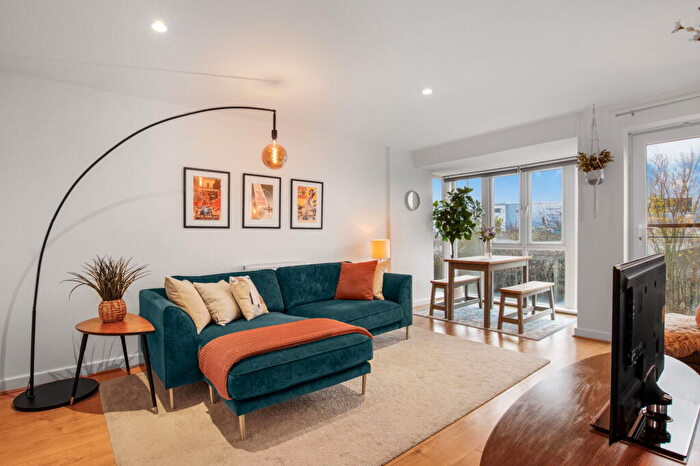 2 Bedroom Apartment For Sale In Bridgland Road, Purfleet, RM19