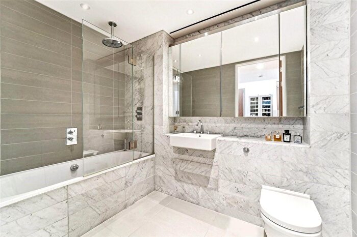 2 Bedroom Flat For Sale In Lampwick Lane, Manchester, M4