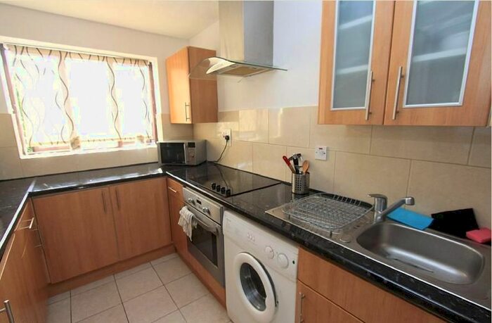 2 Bedroom Flat To Rent In Burnham Gardens, Croydon, CR0