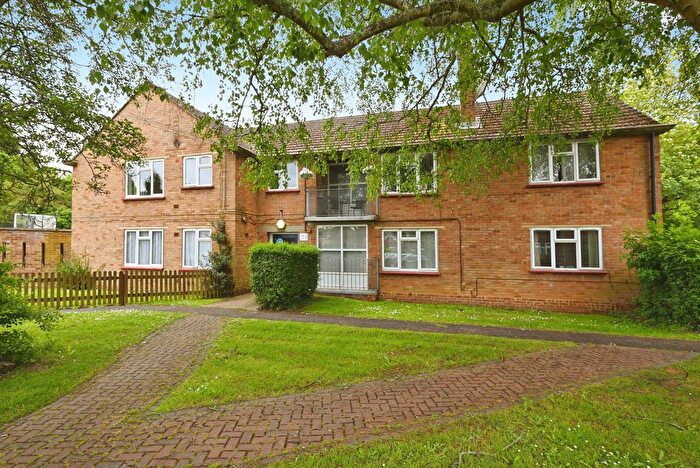 2 Bedroom Flat For Sale In Shepherds Close Hurley, Maidenhead, SL6