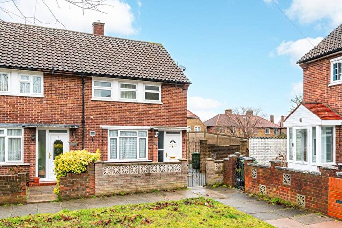 3 Bedroom End Of Terrace House To Rent In Flimwell Close, Bromley, BR1