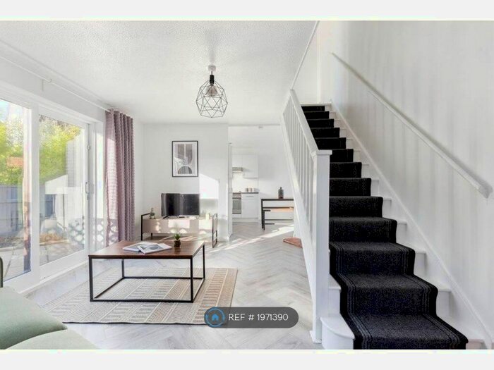 2 Bedroom Terraced House To Rent In Howland Way, London, SE16