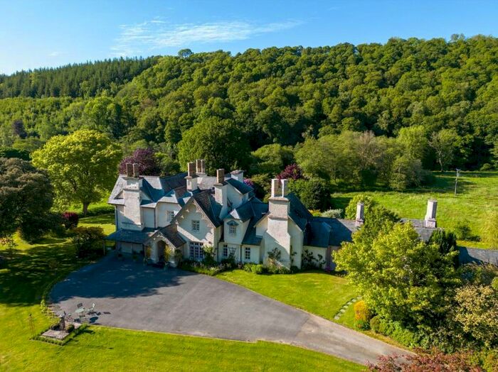 7 Bedroom Detached House For Sale In Boncath, Pembrokeshire, SA37