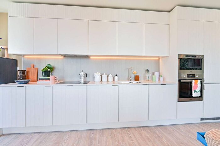 2 Bedroom Flat To Rent In Bussell Building, Stratford, London, E20