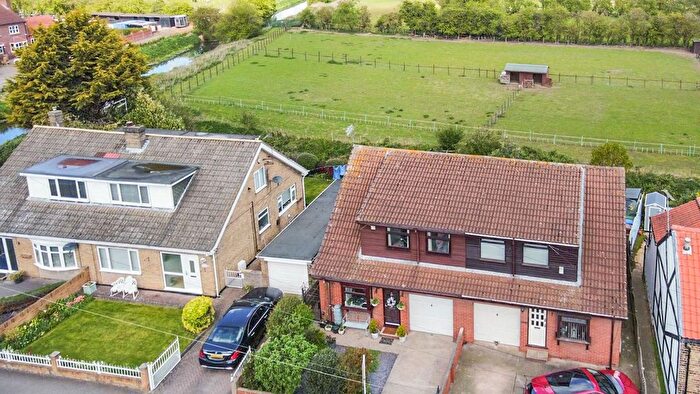 3 Bedroom Semi-Detached House For Sale In Dunswell Lane, Dunswell, Hull, HU6