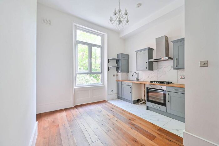 2 Bedroom Flat To Rent In Vicarage Park, Woolwich, London, SE18