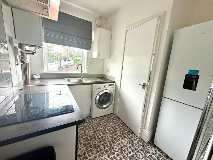 1 Bedroom Flat To Rent In Manor Lane, Sheffield, S2