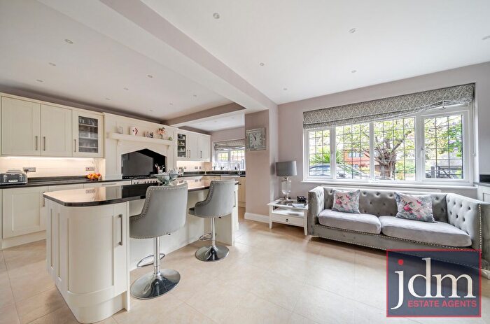 5 Bedroom Detached House To Rent In Fairoak Drive, London, SE9