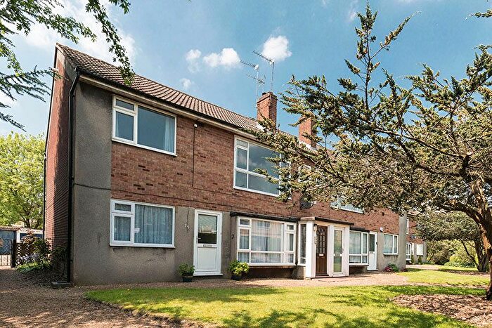 2 Bedroom Maisonette To Rent In St Albans Road, Barnet, EN5