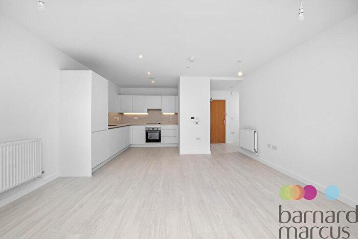 2 Bedroom Apartment To Rent In Hendon Waterside, Moorhen Drive, Hendon, NW9