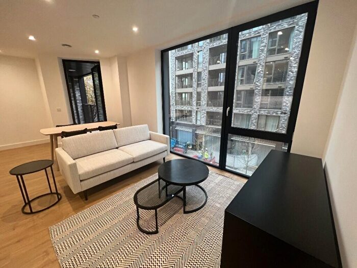 1 Bedroom Apartment To Rent In Peppercorn Court, E14