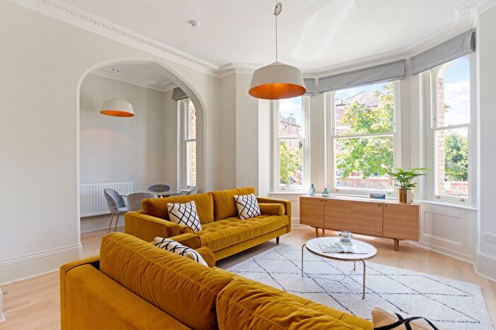 3 Bedroom Flat To Rent In Colinette Road, London, SW15