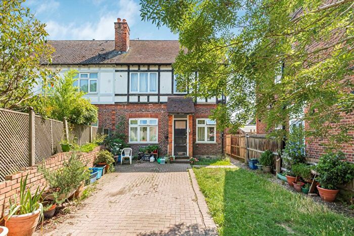 2 Bedroom Flat To Rent In Wellington Gardens, Twickenham, TW2