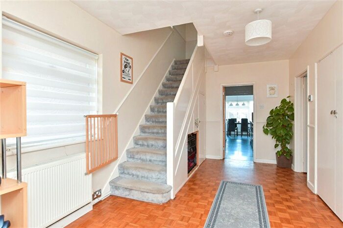 4 Bedroom Semi-Detached House For Sale In Hoddern Avenue, Peacehaven, East Sussex, BN10