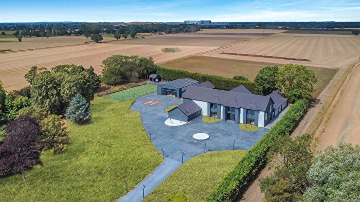 6 Bedroom Detached House For Sale In Tudworth Road, Hatfield, Doncaster, South Yorkshire, DN7