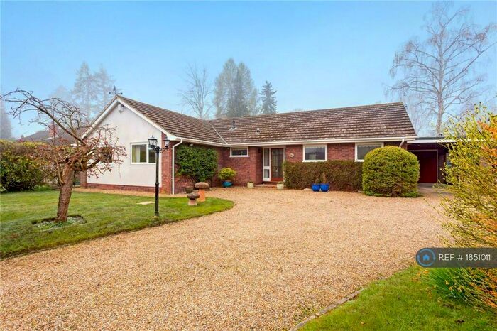 3 Bedroom Bungalow To Rent In Osborne Drive, Fleet, GU52