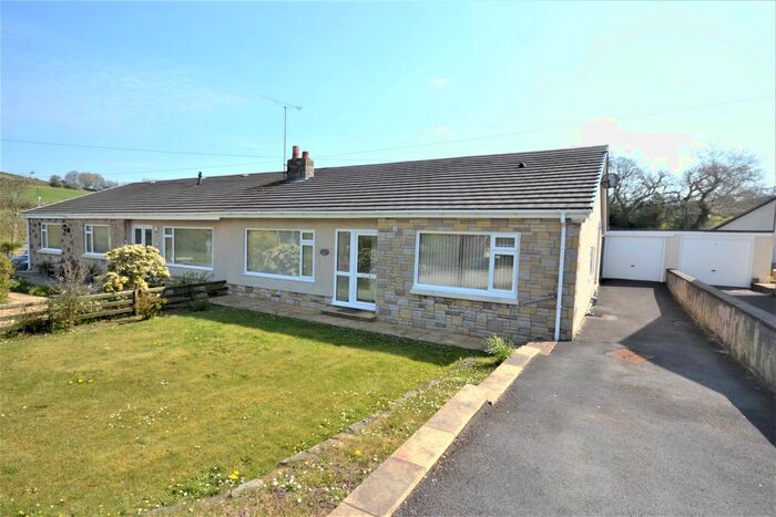 3 Bedroom Bungalow To Rent In Brynglas Crescent, Llangunnor, Carmarthen, Carmarthenshire, SA31