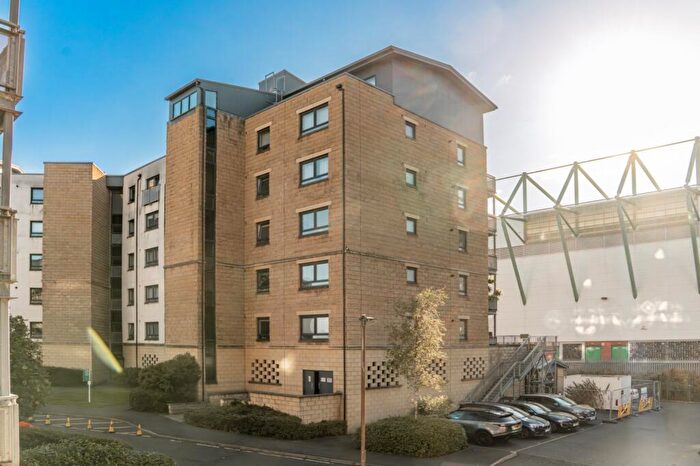 2 Bedroom Flat To Rent In Hawkhill Close, Edinburgh, Midlothian, EH7