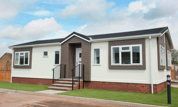 2 Bedroom Park Home For Sale In Ferndown, Dorset, BH22