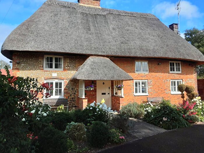 3 Bedroom Cottage For Sale In The Street, Arundel, BN18