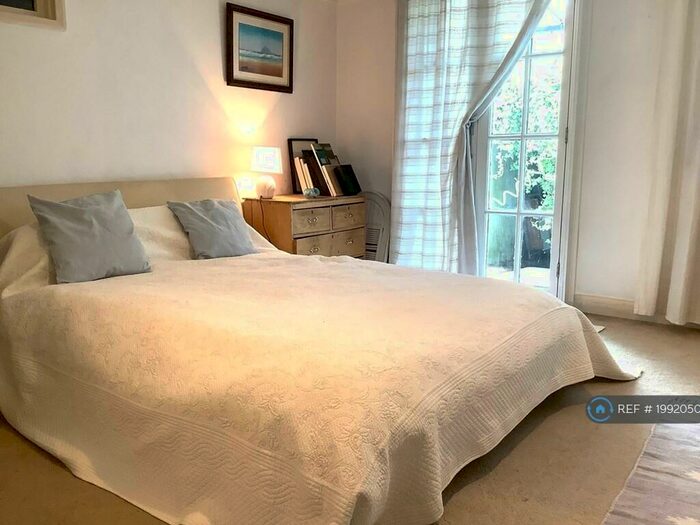 1 Bedroom Flat To Rent In Lower Ground Floor London Road, Cheltenham, GL52