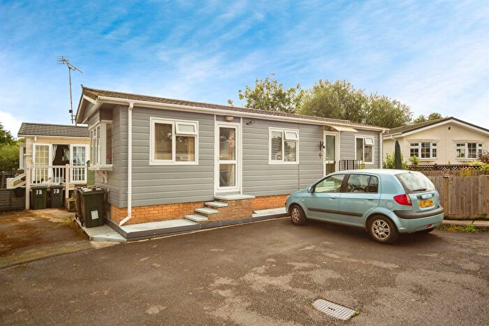 1 Bedroom Mobile/park Home For Sale In Shirkoak Park, Woodchurch, Ashford, TN26
