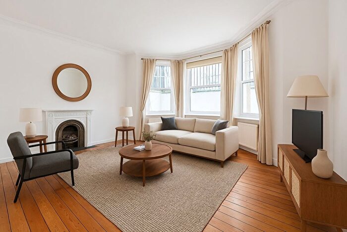 2 Bedroom Flat For Sale In Drive Mansions, Fulham, London, SW6