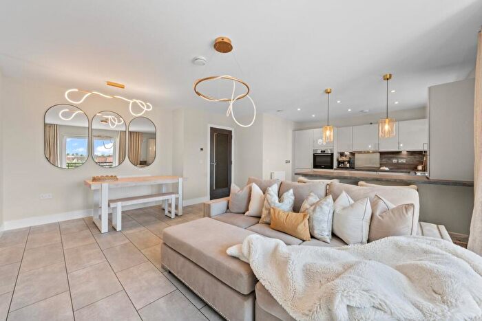 2 Bedroom Apartment For Sale In Ferniesyde Court, Falkirk, FK2