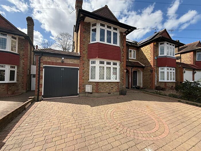 4 Bedroom Semi-Detached House To Rent In Goldsborough Crescent, Chingford, E4