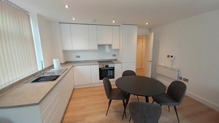 2 Bedroom Flat To Rent In Carrs Road, Cheadle, SK8