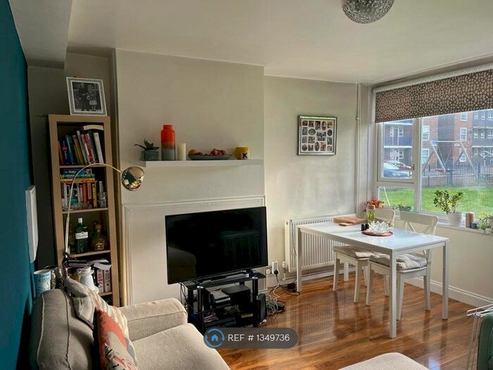 2 Bedroom Maisonette To Rent In Woodchurch House, London, SW9