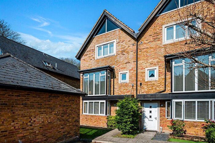 4 Bedroom Semi Detached House For Sale In Roundburrow Close, Warlingham, CR6