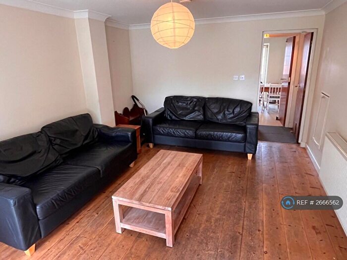 4 Bedroom End Of Terrace House To Rent In Berkeley Close, Southampton, SO15