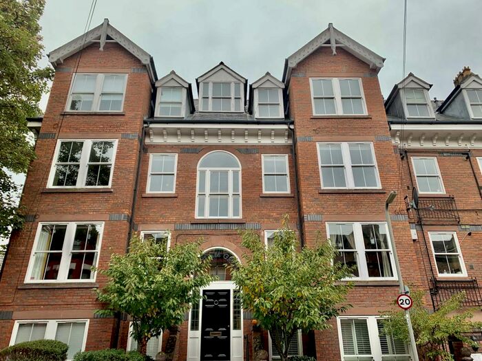 3 Bedroom Apartment To Rent In Pelham Grove, L17