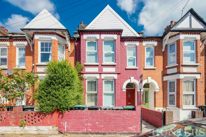 Studio To Rent In Springfield Road, London, N15