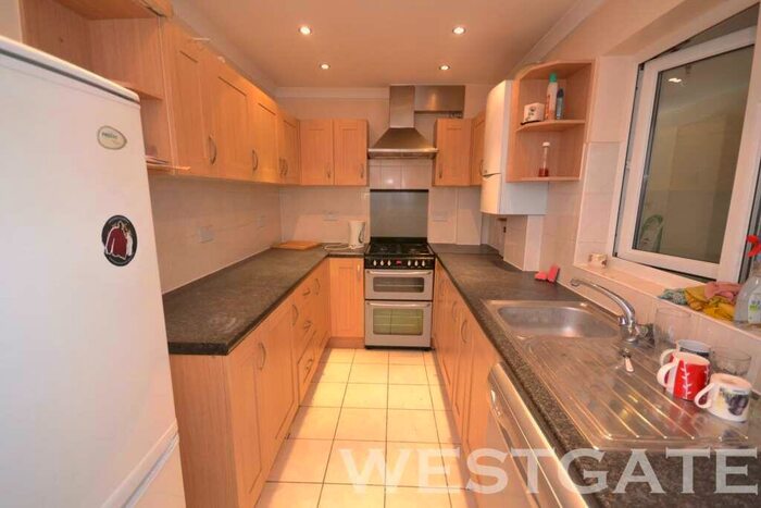 4 Bedroom Terraced House To Rent In Wykeham Road, Reading, RG6