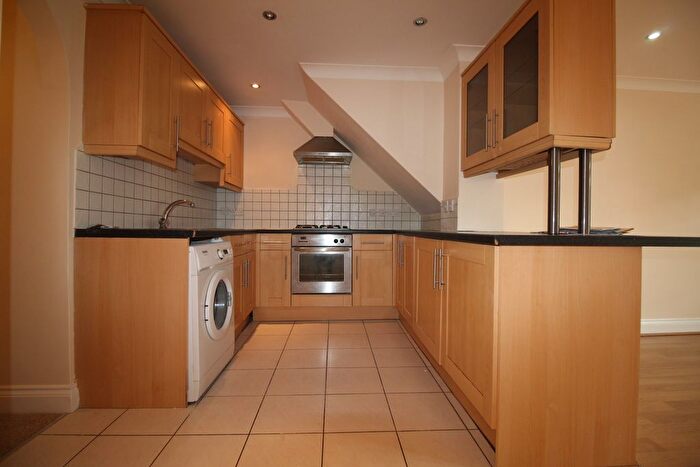 2 Bedroom Flat To Rent In Tolworth Park Road, Surbiton, KT6