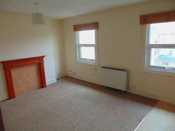 1 Bedroom Flat To Rent In South Street, Reading, Berkshire, RG1