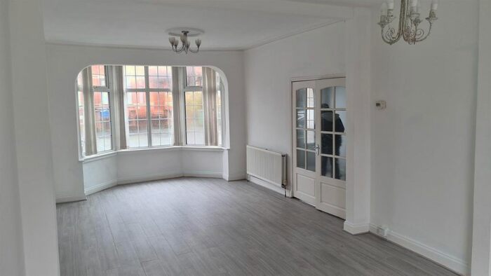 3 Bedroom Semi-Detached House To Rent In Richmond Avenue, Prestwich, Manchester, M25