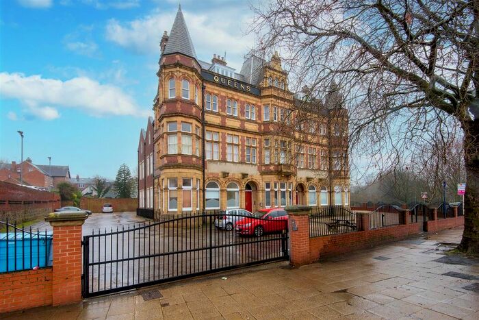 2 Bedroom Flat To Rent In Queens Hotel Apartments, Front Street, Pontefract, West Yorkshire, WF8