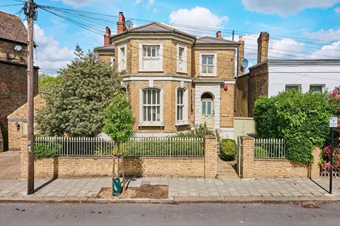 6 Bedroom Detached House For Sale In Drewstead Road, London, SW16