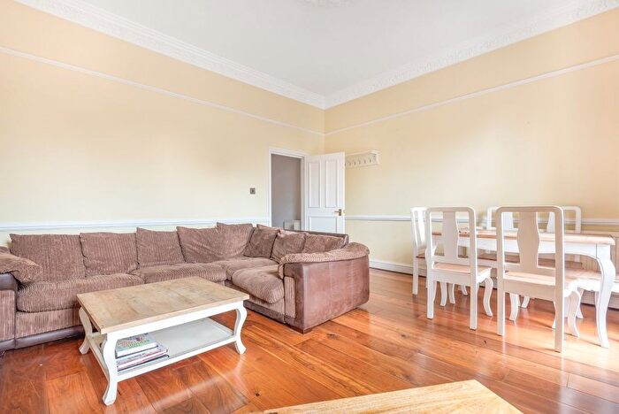 3 Bedroom Flat For Sale In North Side Wandsworth Common, Battersea, London, SW18