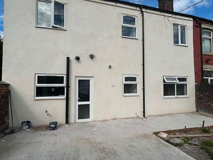 6 Bedroom Semi-Detached House To Rent In Woodhouse Street, Stoke-On-Trent, ST4