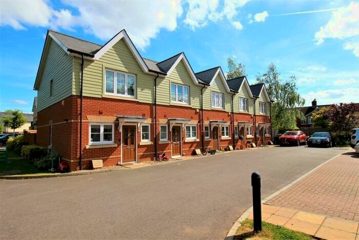 2 Bedroom House To Rent In Surrey, KT16