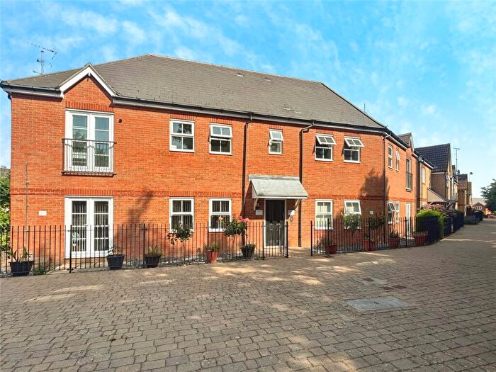 2 Bedroom Flat For Sale In Archbishops Crescent, Gillingham, Kent, ME7