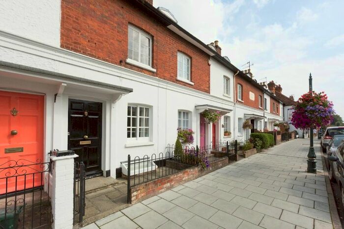 3 Bedroom Cottage To Rent In Gladstone Terrace, Reading Road, Henley-On-Thames, Oxfordshire, RG9