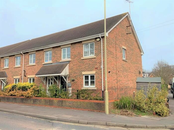 3 Bedroom Property To Rent In Vicarage Road, Blackwater, Camberley GU17