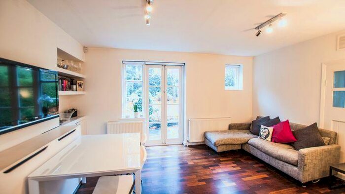 3 Bedroom Cottage To Rent In Creswick Walk, Hampstead Garden Suburb, NW11